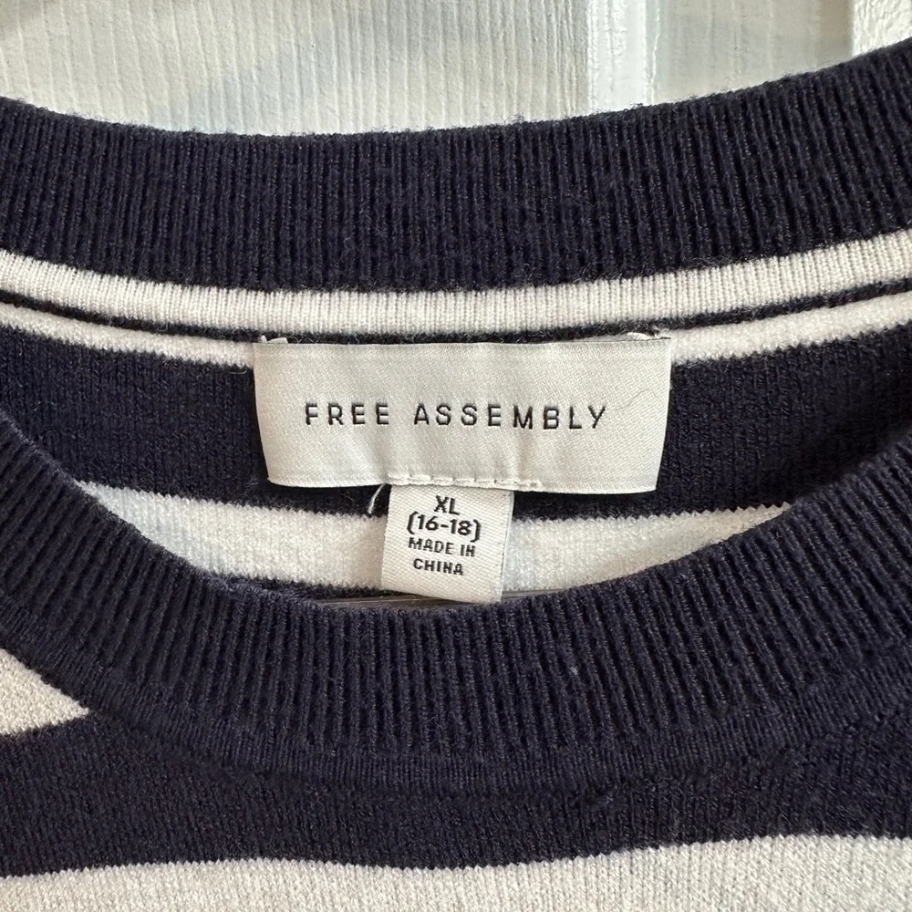 Striped Short Sleeve Sweater - Navy & White - Picture 3 of 6